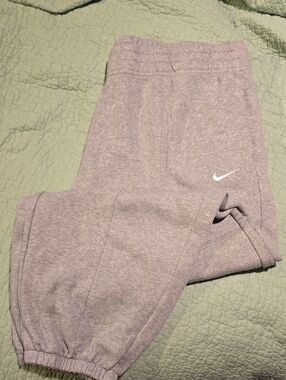 Nike Mens Heather Gray Sweatpants with White Swoosh